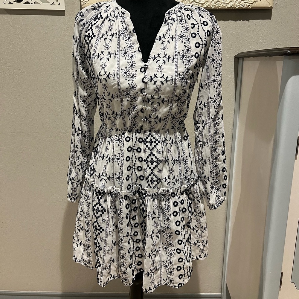 COPY - Embroidered flowy light dress - Picture 3 of 7